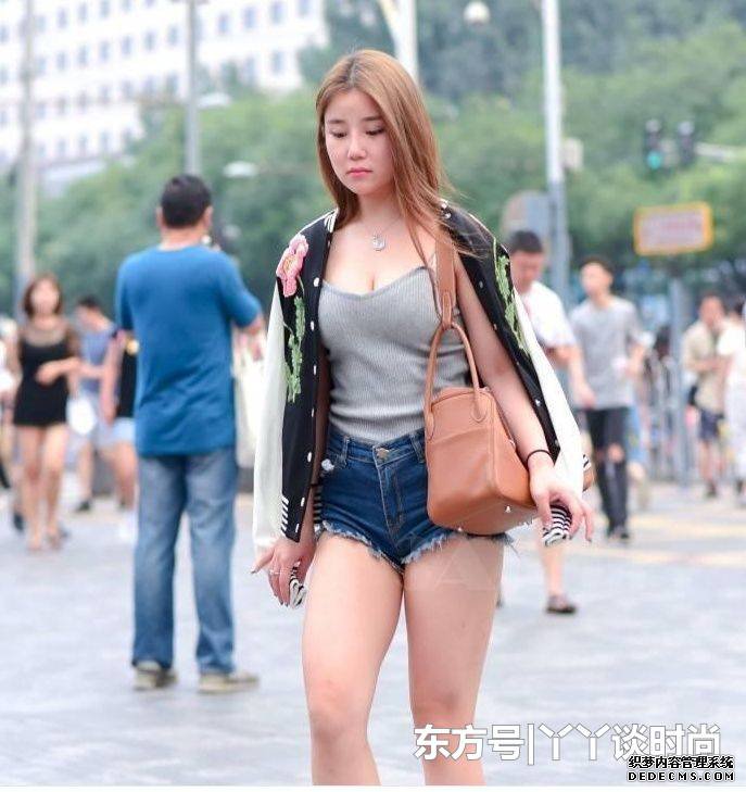 牛仔褲美女, 身材苗條性感