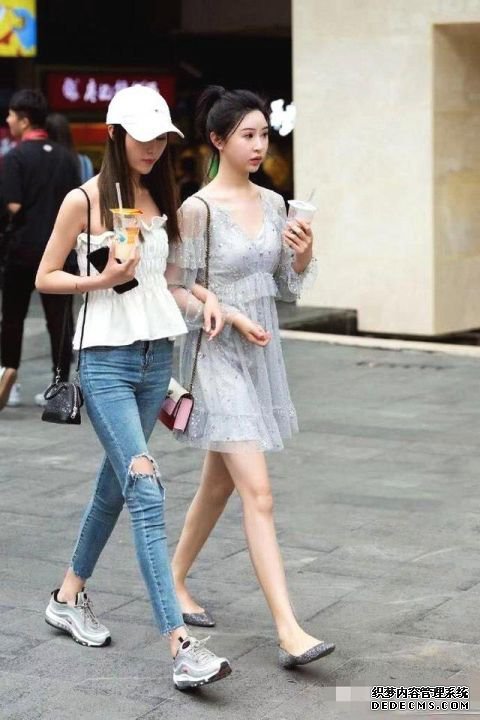 街拍：妹子婀娜多姿時尚