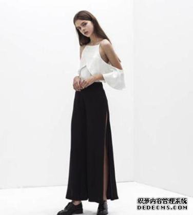 這樣穿搭既有女人味又有時尚感