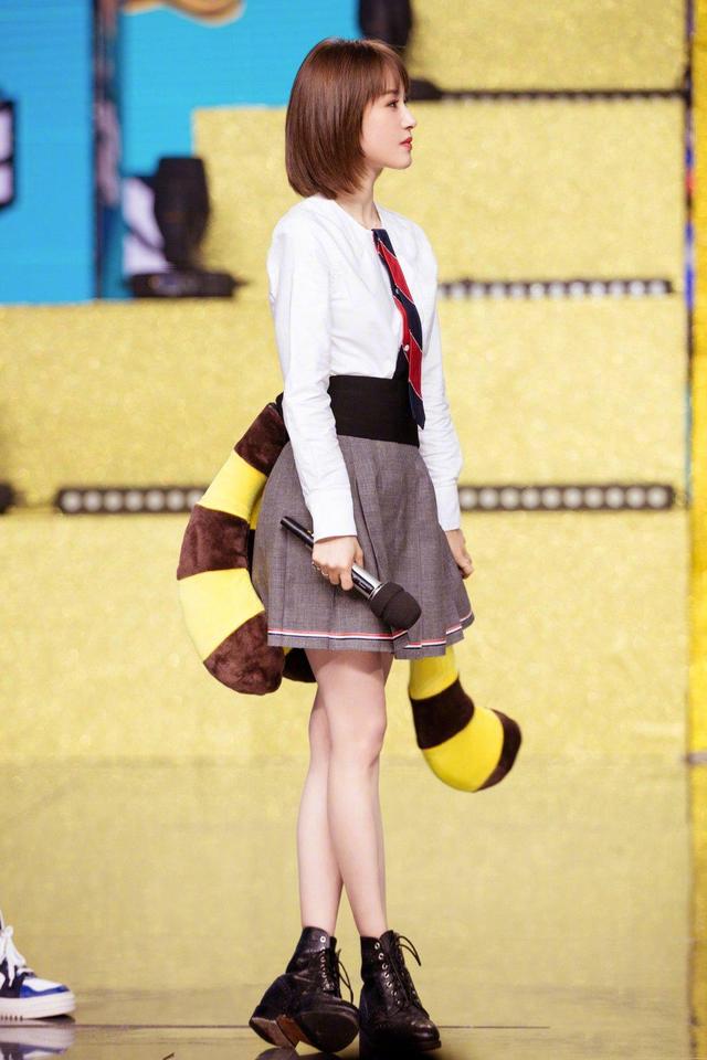 王子文33碼腳與陳赫手一樣大？