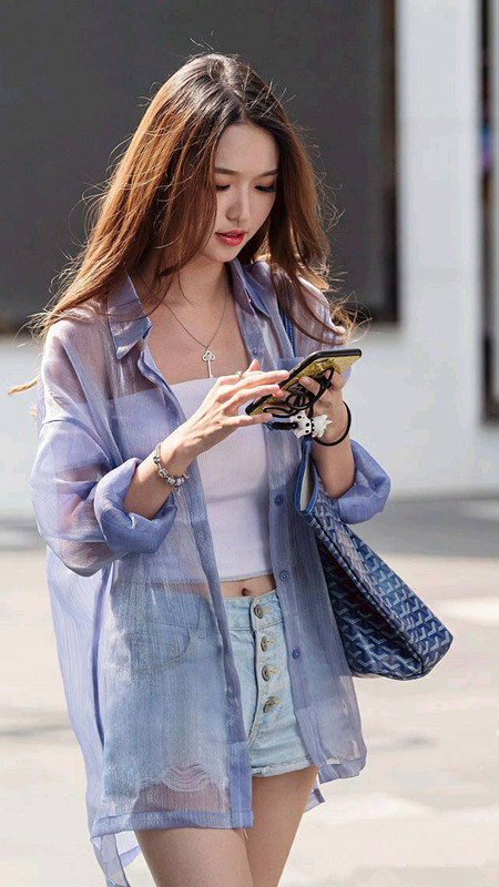 街拍，成熟與美麗並存的美女