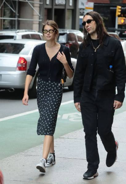 凱雅·傑柏穿高腰牛仔褲，身材遠超媽媽！