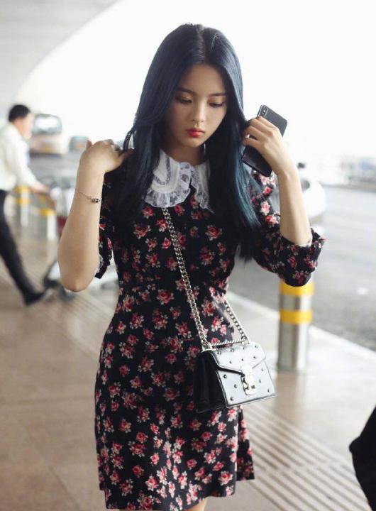 碎花連衣短裙嫩得過分