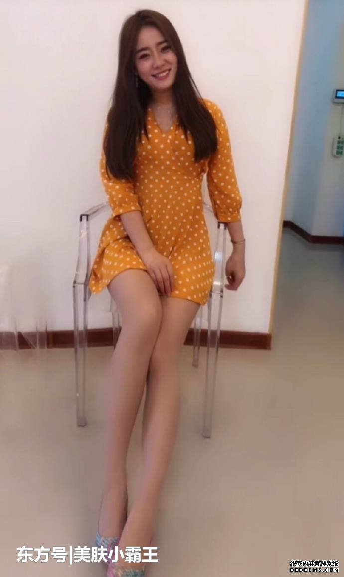 街拍：長發女神穿搭連衣裙