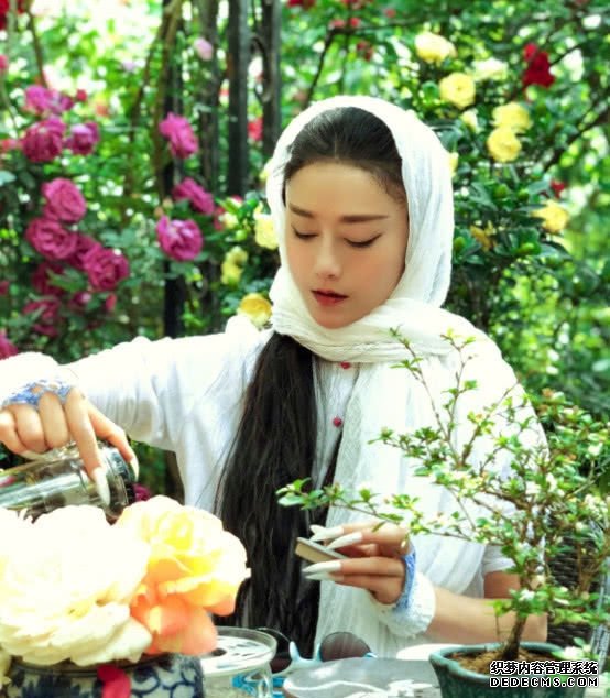 60歲楊麗萍又刷時尚新潮怎麼樣