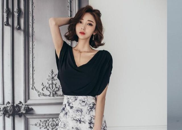 小姐姐極具女人味的黑色上衣