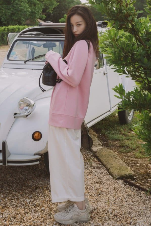 倪妮花式演繹春季時尚穿搭