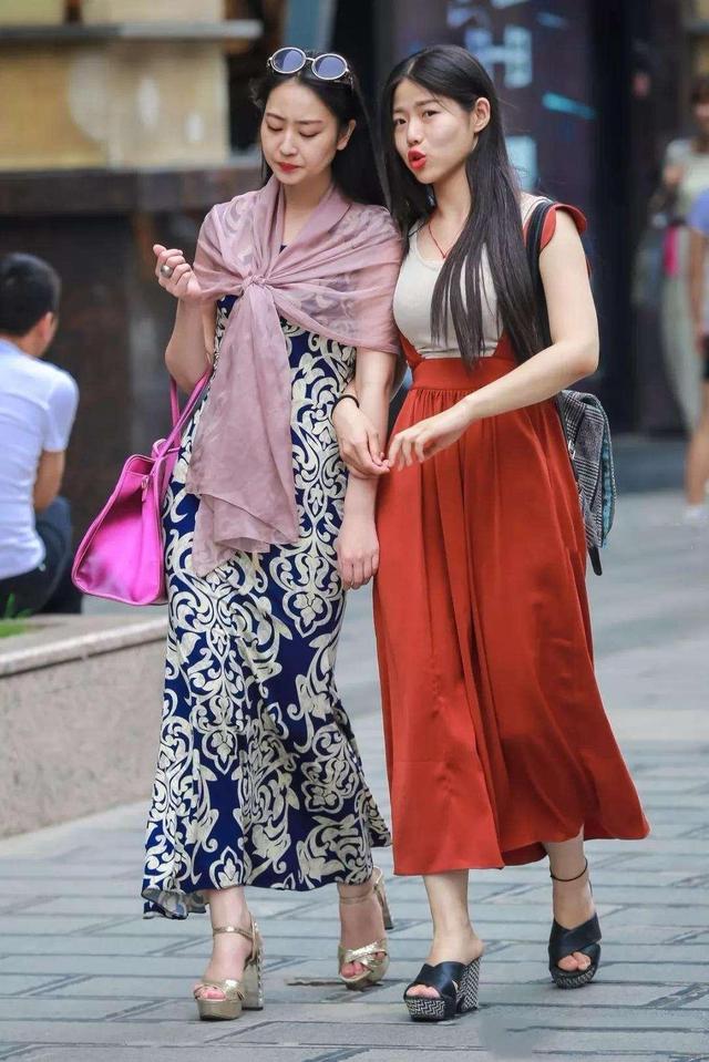 春天搭配這三種裙裝，氣質時尚