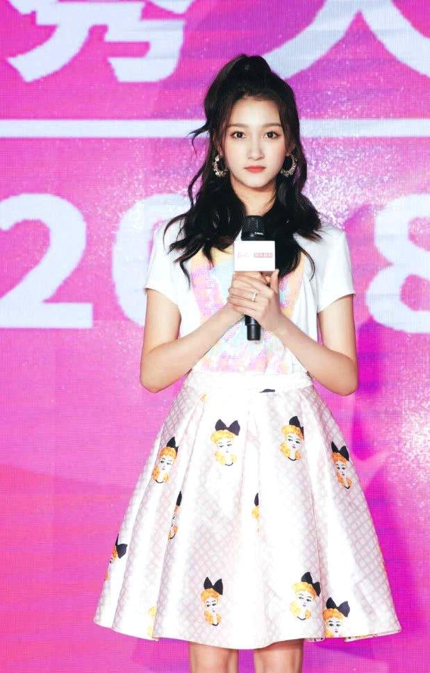 真不懂關曉彤的時尚啊