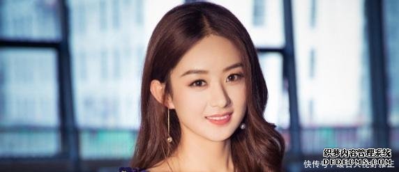 穎寶黑色連衣裙凸顯時尚辣媽風