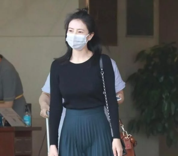 高圓圓的日常穿搭，造型時尚又大氣