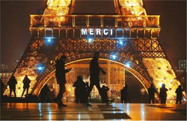 埃菲爾鐵塔“說”謝謝