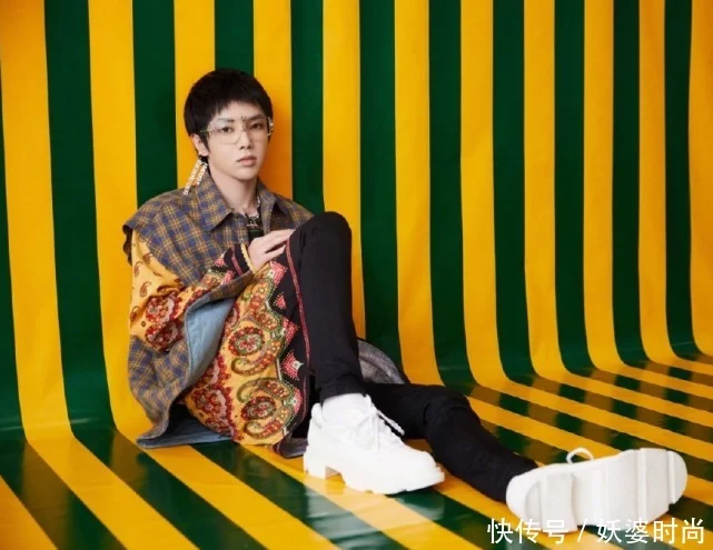 華晨宇的穿搭愈發潮流