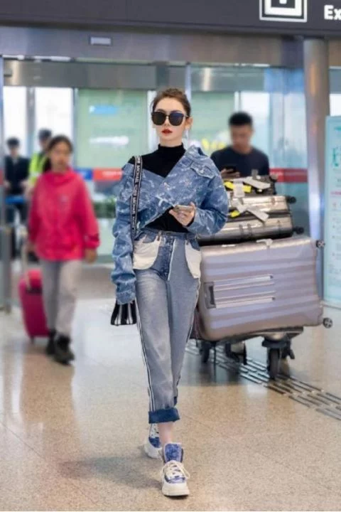 戚薇時尚真獨特，與眾不同的帥氣