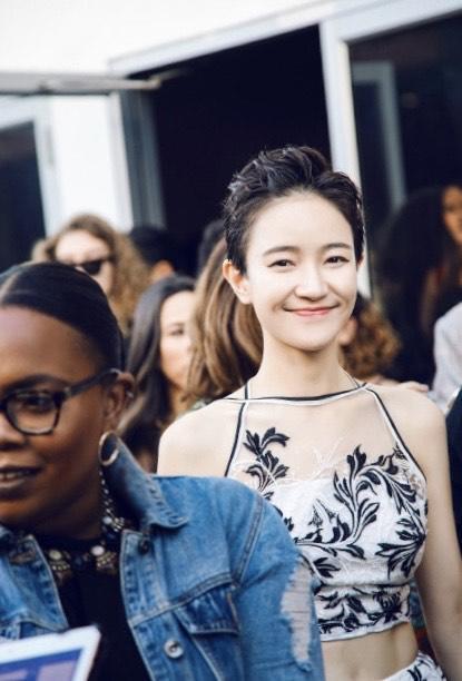 焦俊艷在國外氣質都提升了