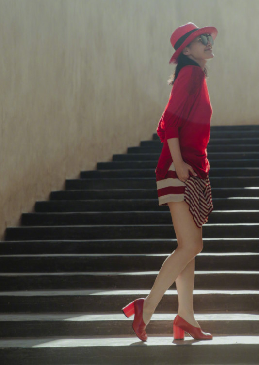 許晴51歲身材纖細有致，這太美了