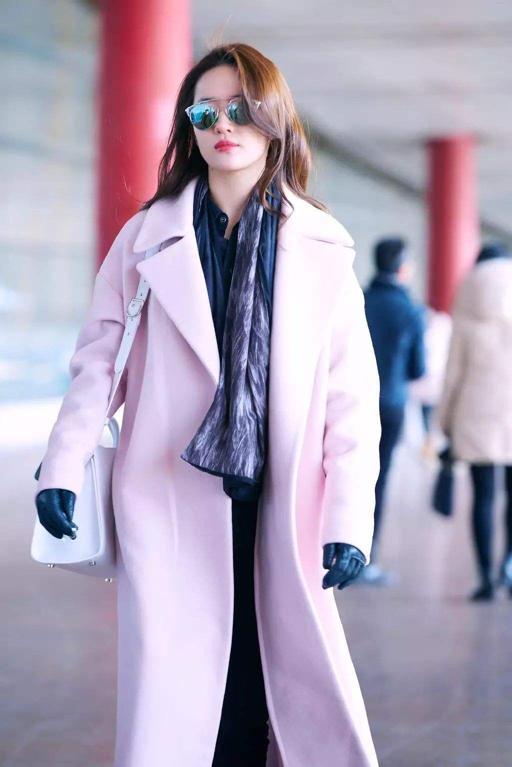 褪去青澀，私服穿搭盡顯氣質