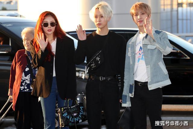 西裝配牛仔褲簡約卻高級