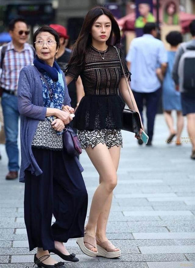 豐滿時尚妹子，千姿百媚魅力