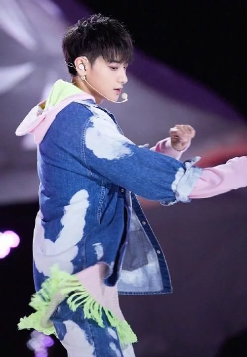 春季牛仔風格的穿搭，酷帥時尚