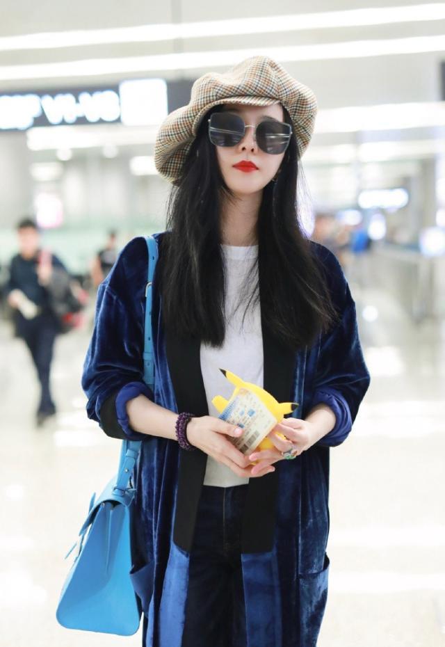范冰冰魅力不減當年，穿絲絨外套配黑色墨鏡