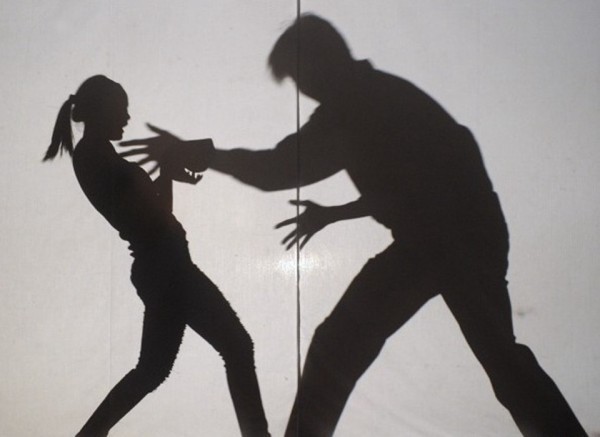 國小女童去露營 竟遭爸媽友人兒摸下體_露營車