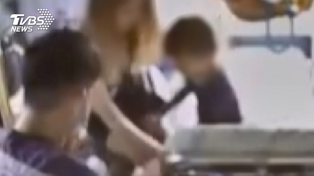 墾丁小灣藏危機　8歲童遭脫落魚鉤刺穿手_桃園機場接送